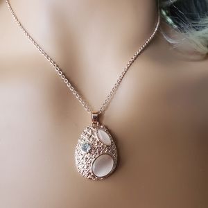 Rose Gold Pendant Necklace and Earring Set 17"  *